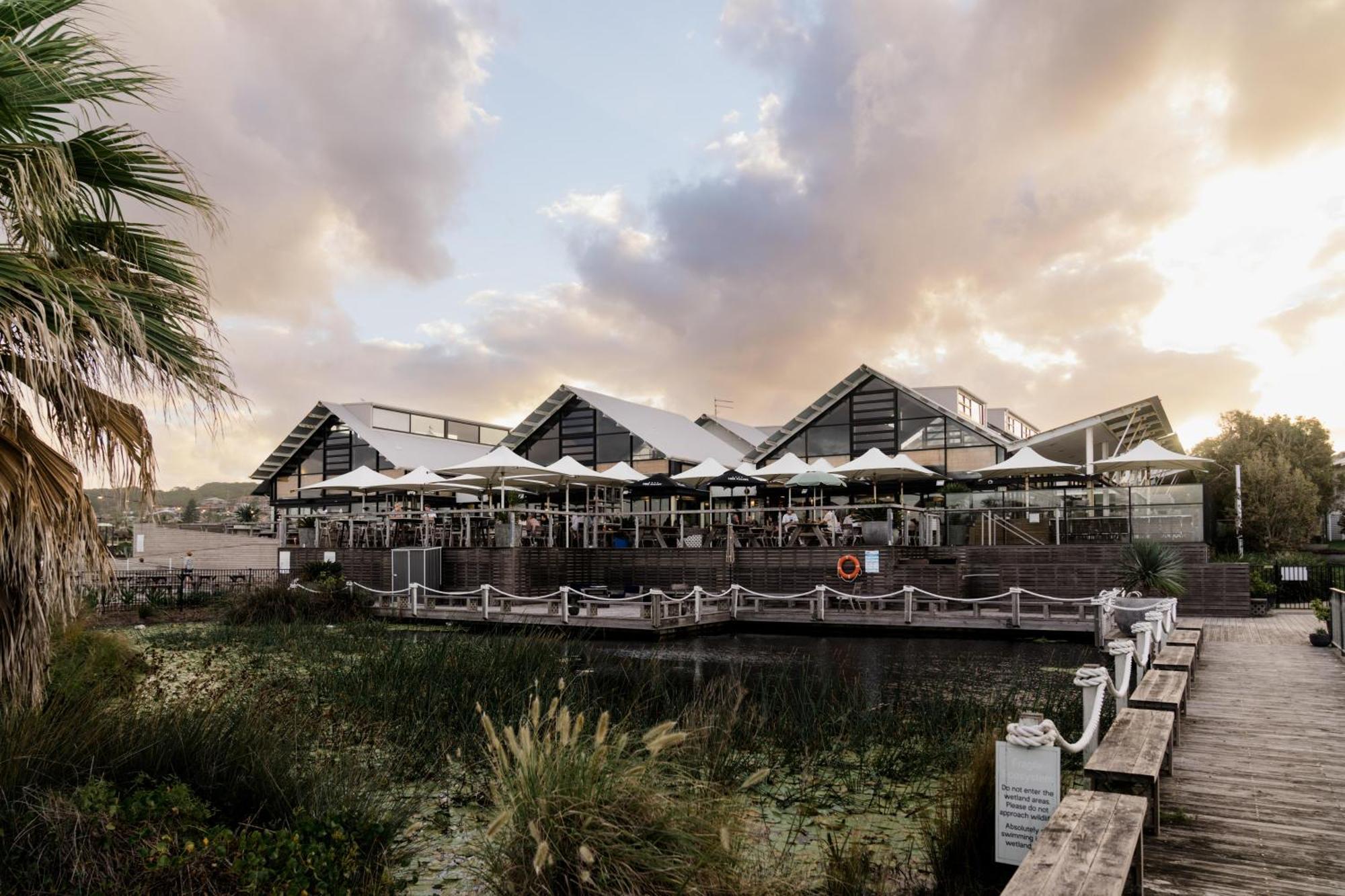 Caves Coastal Bar & Hotel 4*