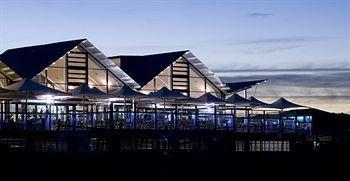 Caves Coastal Bar & Caves Beach