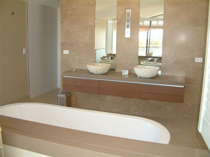 Hotel Caves Coastal Bar & Caves Beach