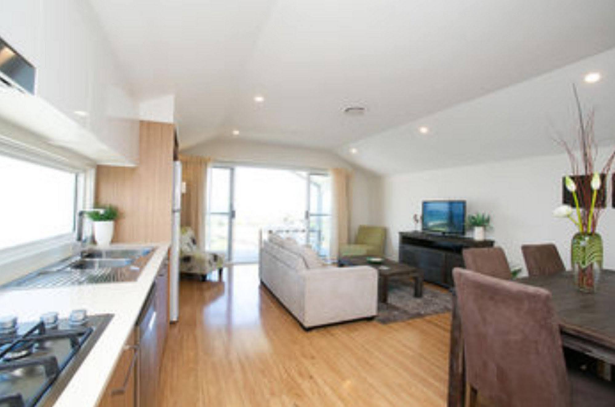 Hotel Caves Coastal Bar & Caves Beach