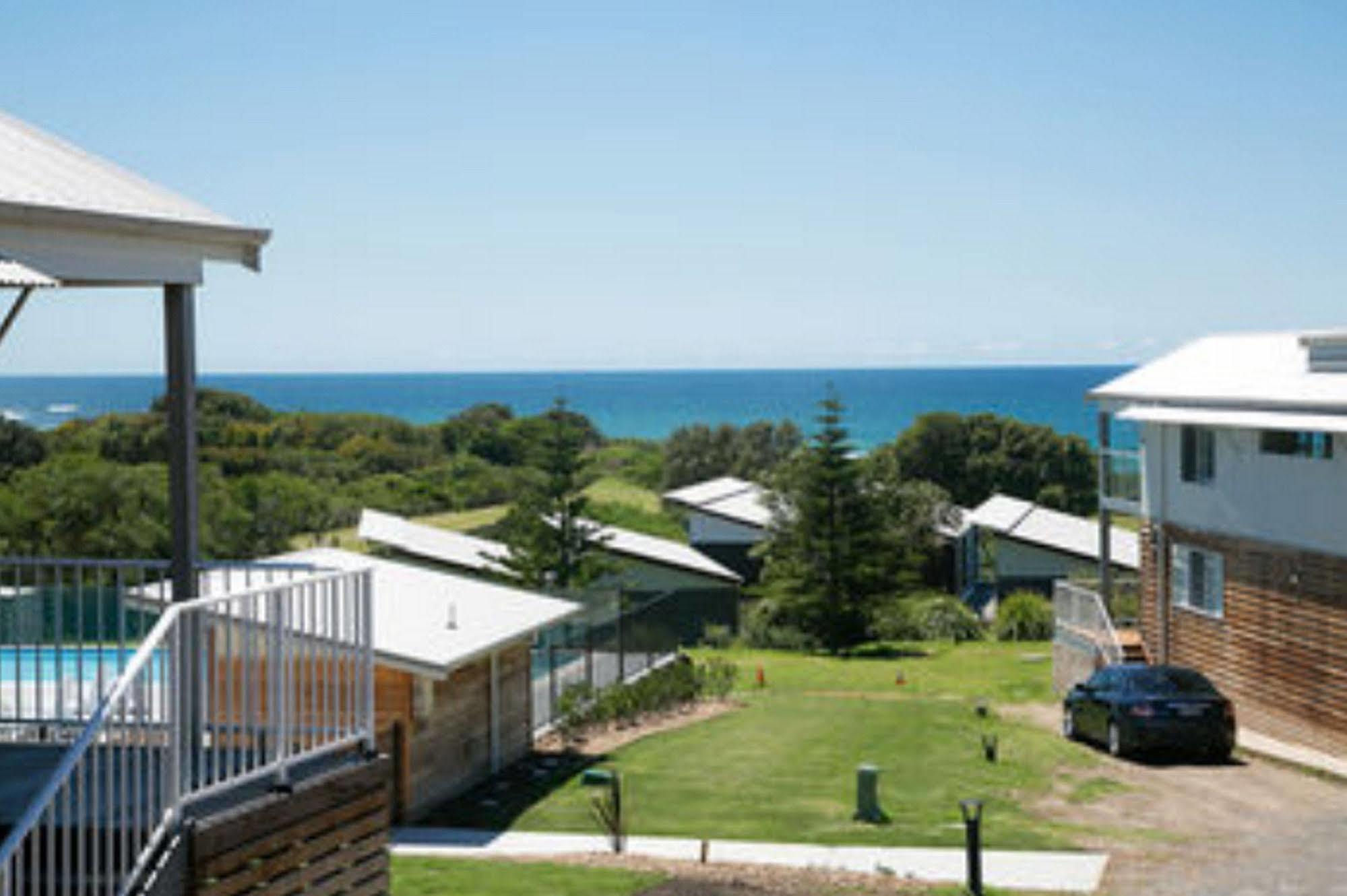 Caves Coastal Bar & Hotel Caves Beach