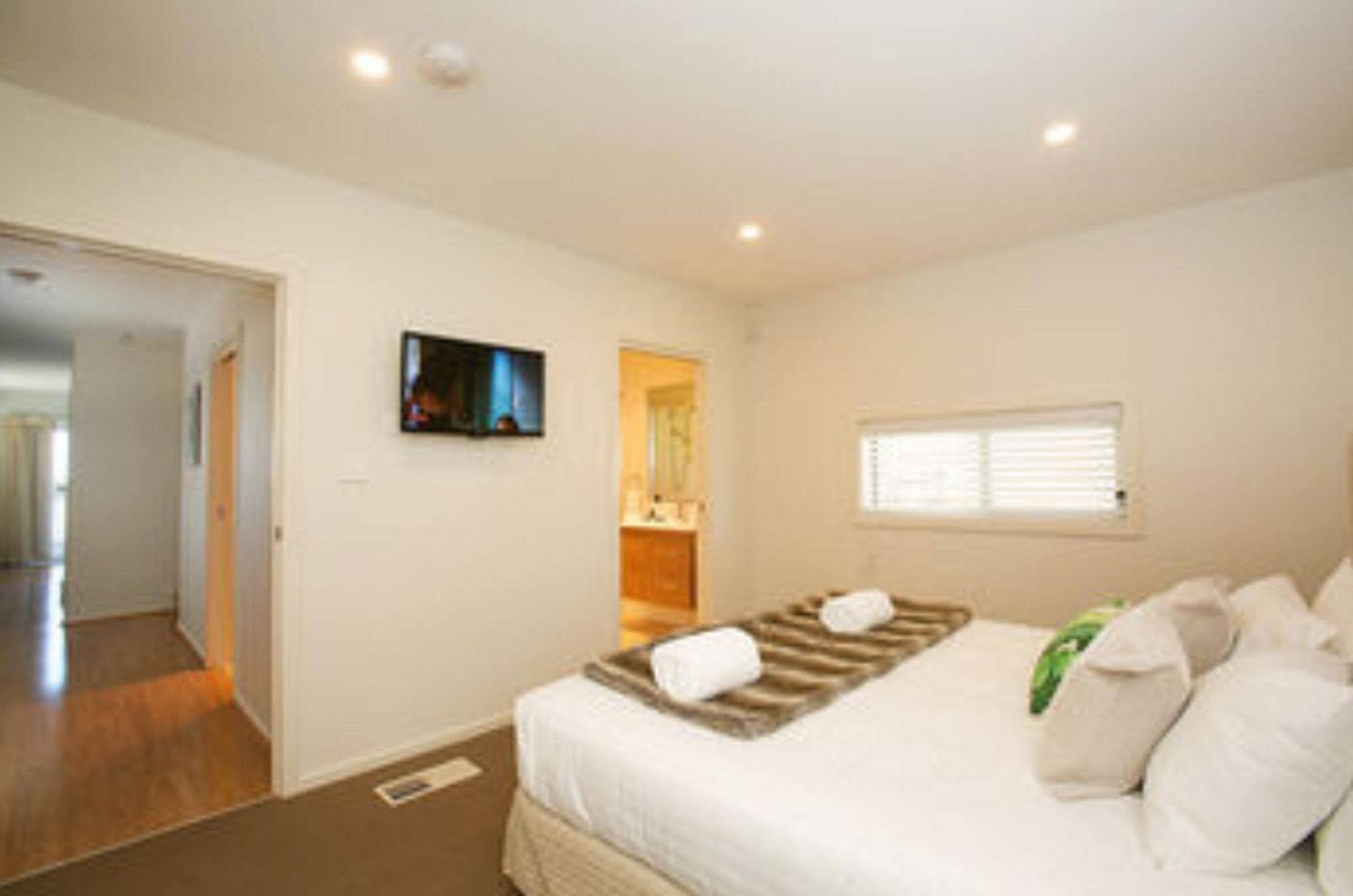 Hotel Caves Coastal Bar & Caves Beach