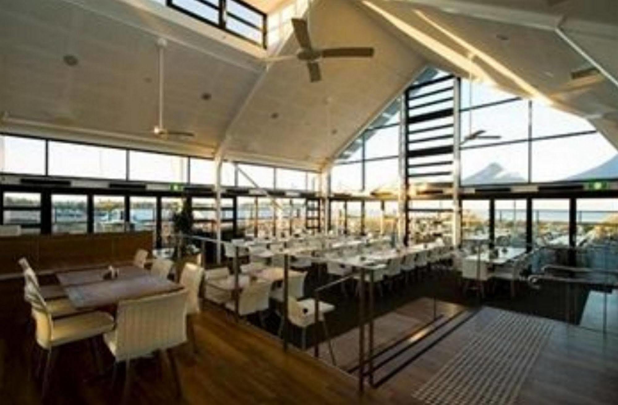 Caves Coastal Bar & Hotel 4*