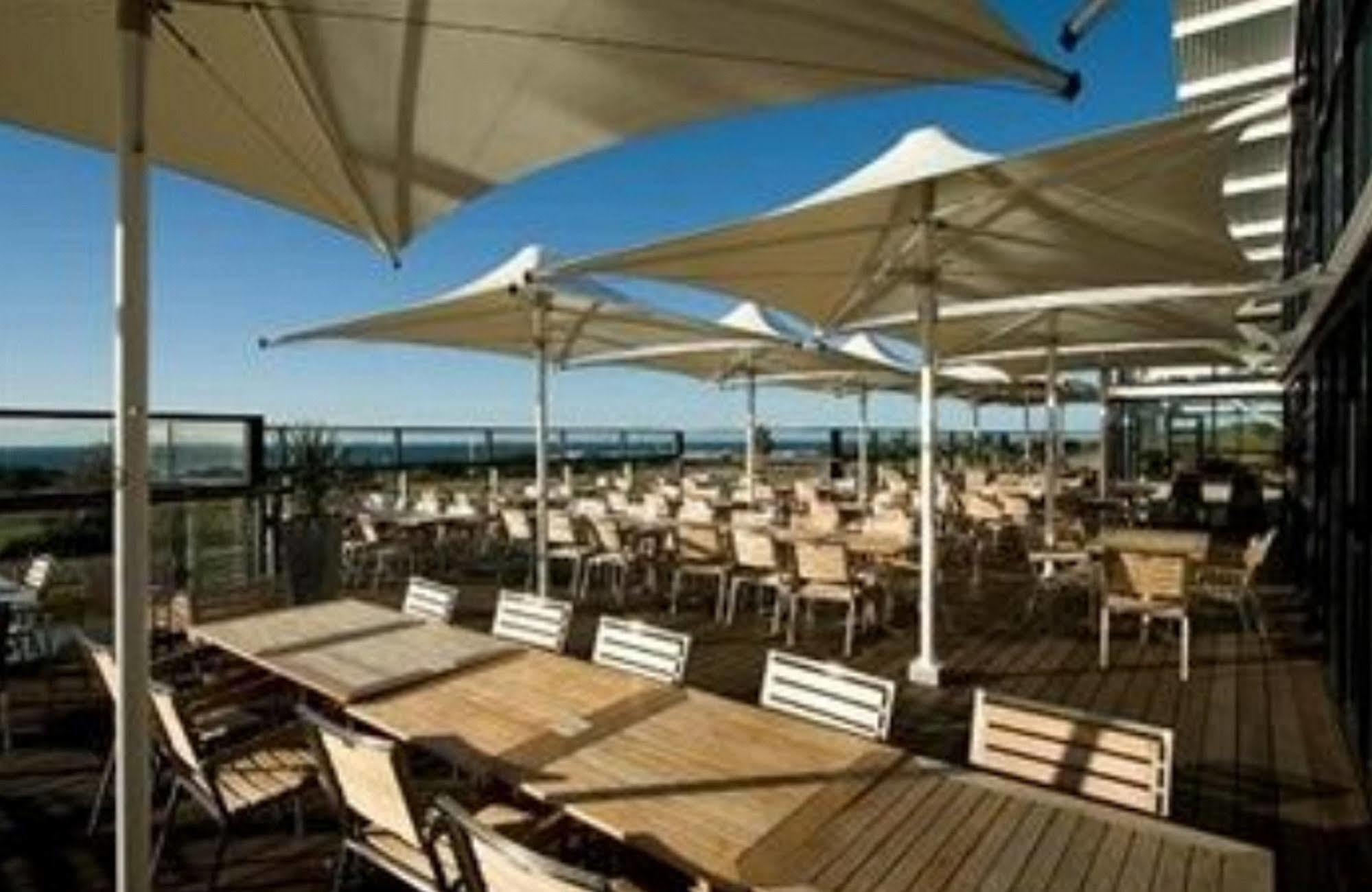 Caves Coastal Bar & Hotel Caves Beach