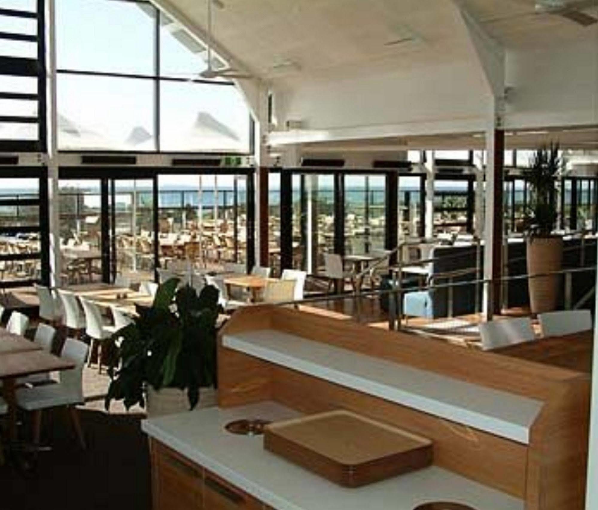 Hotel Caves Coastal Bar & Caves Beach
