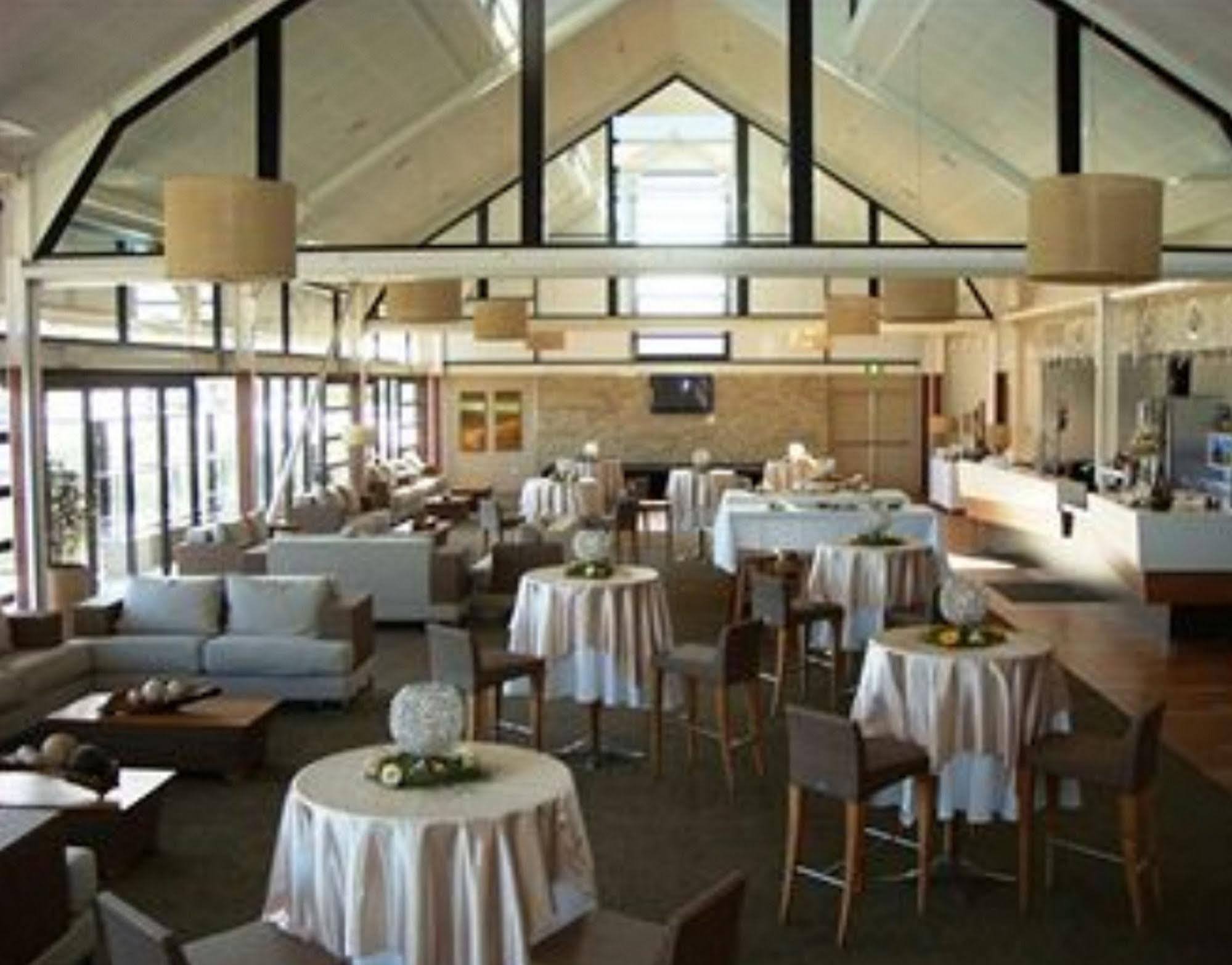 Caves Coastal Bar & 4* Caves Beach