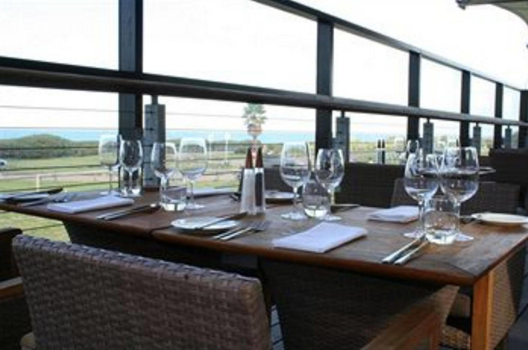 Hotel Caves Coastal Bar &