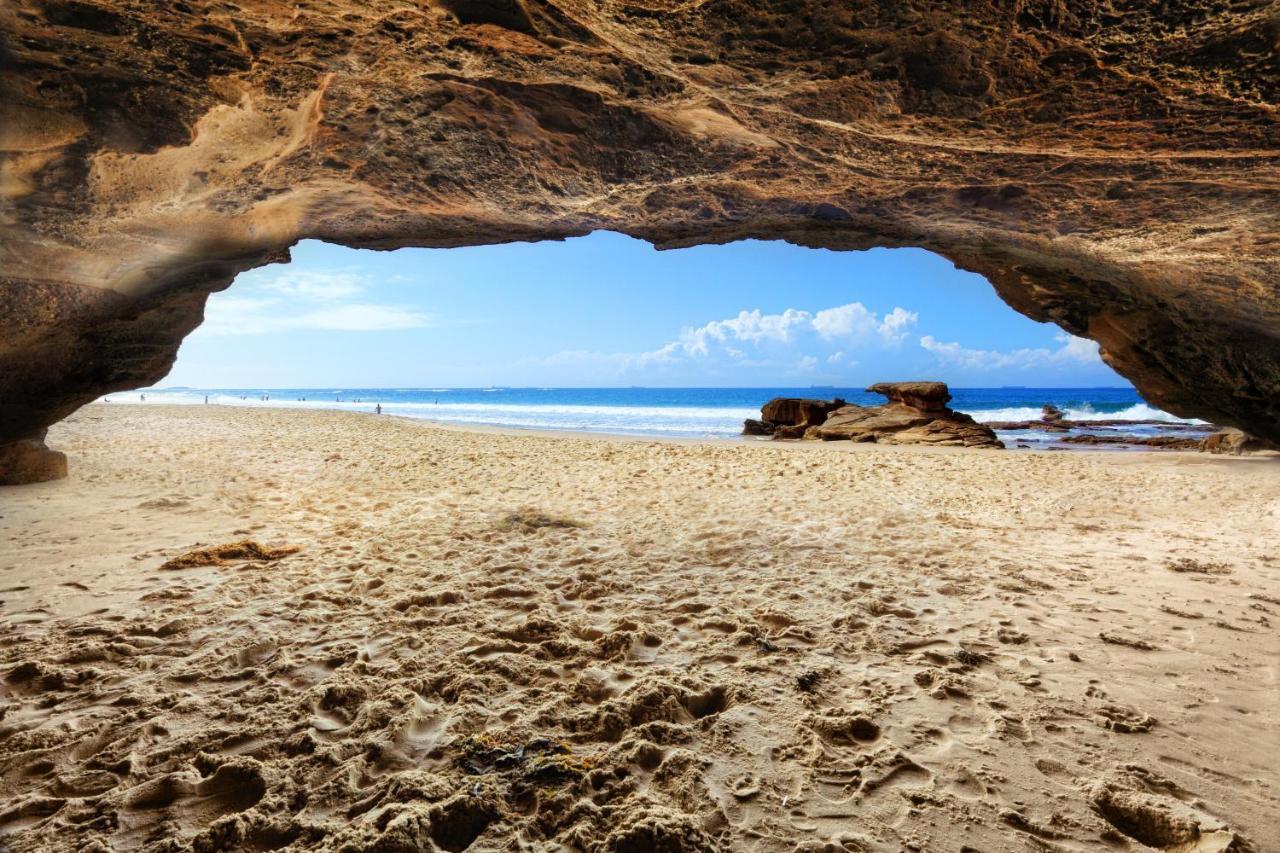 Caves Coastal Bar & Hotel Caves Beach