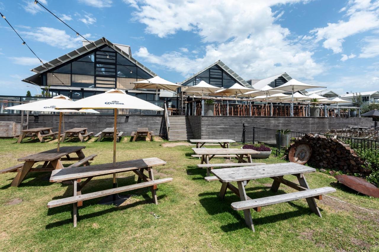 Caves Coastal Bar &
